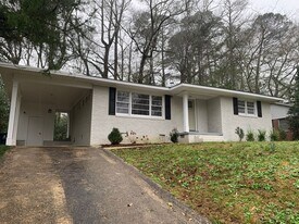 Precious updated centrally located home in Auburn in Auburn, AL - Building Photo