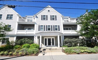 76 Court St, Unit #1 in Newton, MA - Building Photo