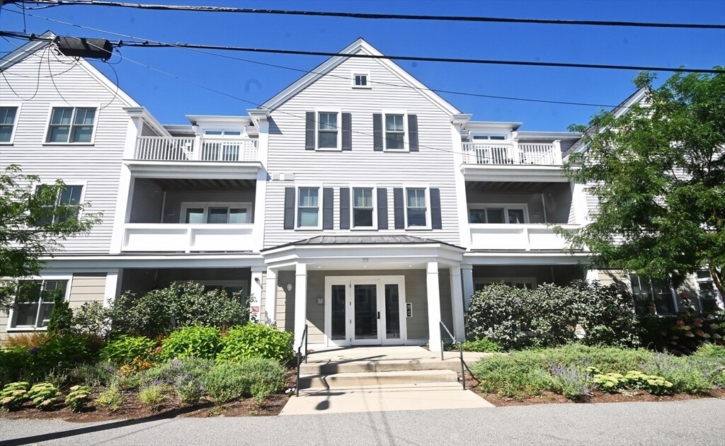 76 Court St, Unit #1 in Newton, MA - Foto de edificio