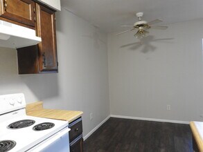 2303 Elm Ave, Unit 2 in Bay City, TX - Building Photo - Building Photo