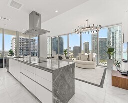 700 NE 26th Ter in Miami, FL - Building Photo