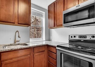 210 W Read St in Baltimore, MD - Building Photo - Building Photo