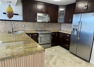 14415 N Kendall Dr in Miami, FL - Building Photo - Building Photo