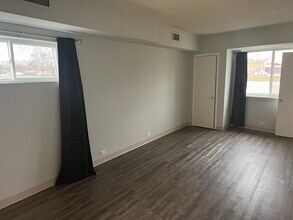 29W543 Batavia Rd in Warrenville, IL - Building Photo - Building Photo