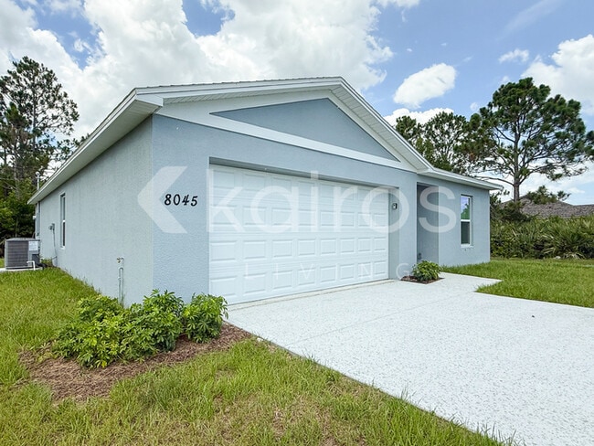 8045 99th Ct in Vero Beach, FL - Building Photo - Building Photo