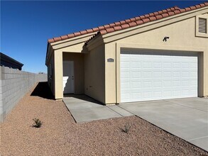 2553 Sycamore Ave in Kingman, AZ - Building Photo - Building Photo