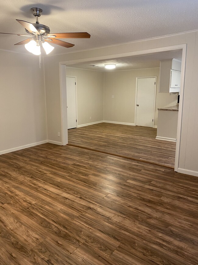 4629 Main Ave, Unit Front in Groves, TX - Building Photo - Building Photo