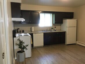 4671 Winding Way, Unit APT 4 in Kalamazoo, MI - Building Photo - Building Photo