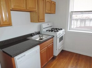 1366 W Estes Ave in Chicago, IL - Building Photo - Building Photo