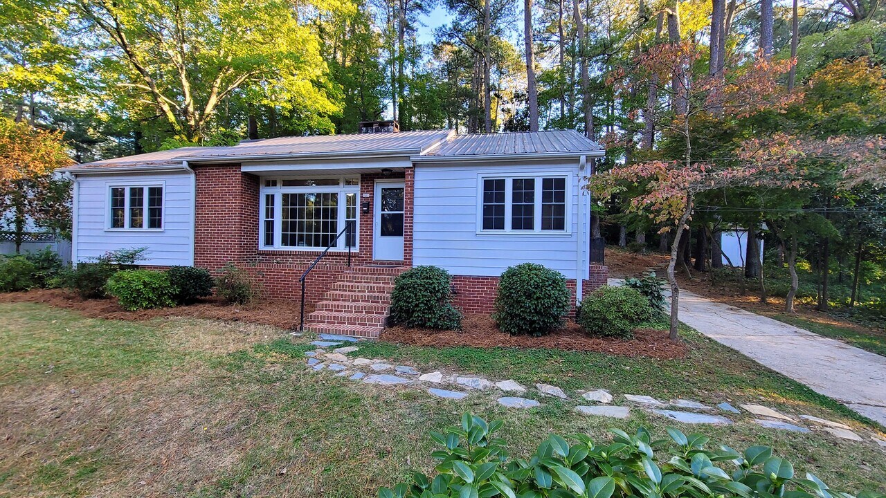 625 Sunset Dr in Sanford, NC - Foto de edificio