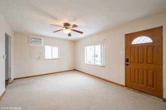 3740 Kencrest Dr NE in Cedar Rapids, IA - Building Photo - Building Photo