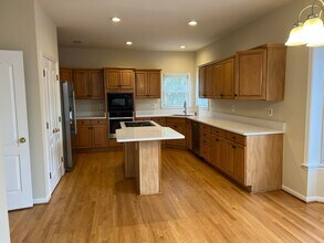 9425 Spruce Tree Cir in Bethesda, MD - Building Photo - Building Photo