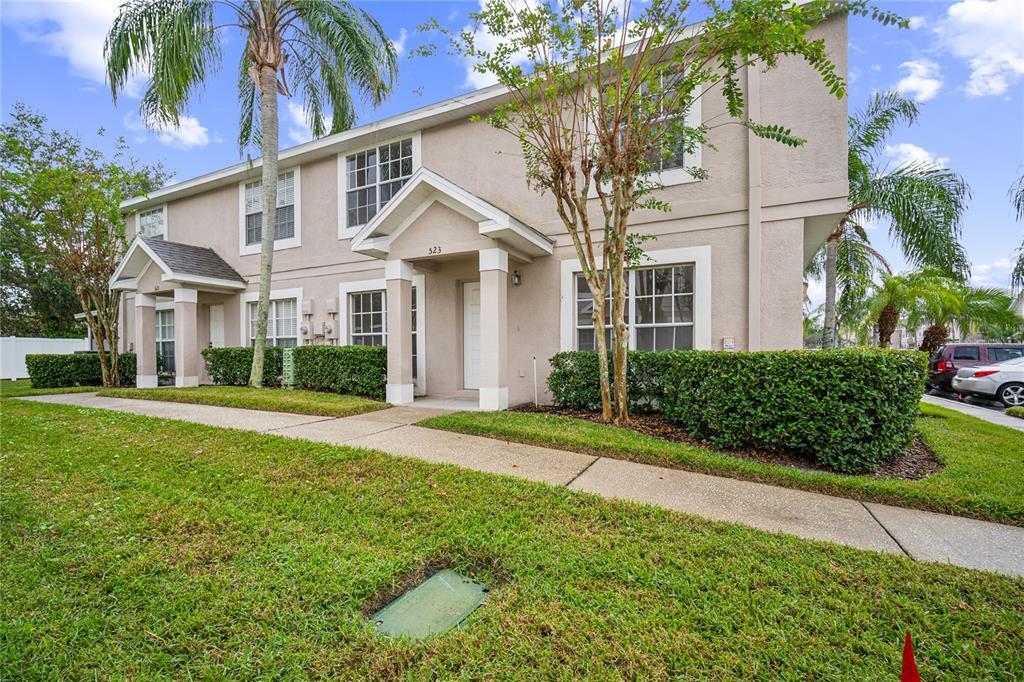 523 Kensington Lake Cir in Brandon, FL - Building Photo
