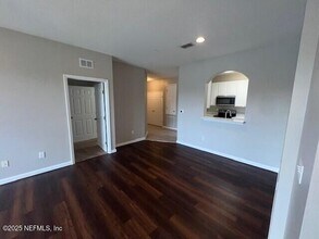 7801 Point Meadows Dr in Jacksonville, FL - Building Photo - Building Photo