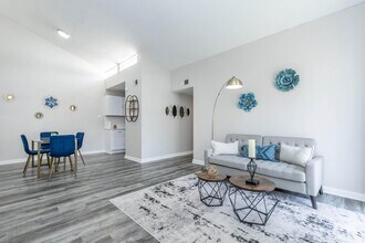 599 Shady Stream Dr in Houston, TX - Building Photo - Building Photo