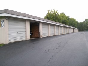 Evergreen Square Apartments in Buffalo, MN - Building Photo - Building Photo