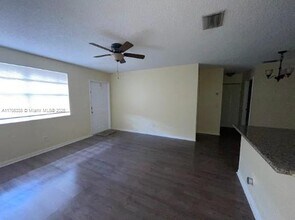 10428 NW 8th St in Pembroke Pines, FL - Building Photo - Building Photo