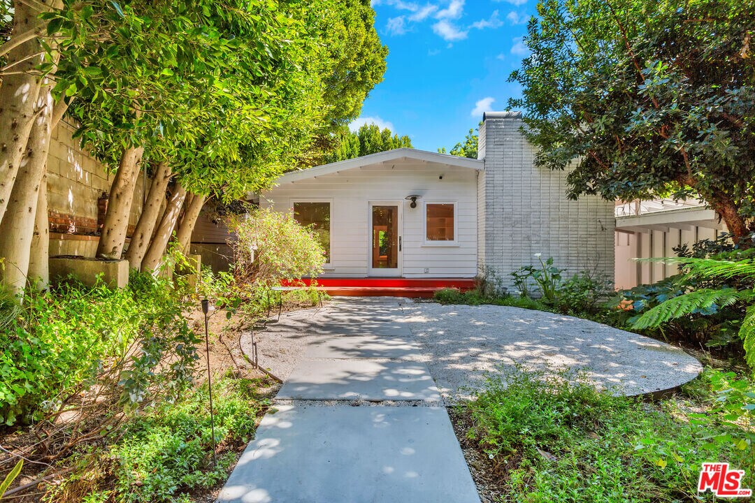 1542 Marmont Ave in Los Angeles, CA - Building Photo