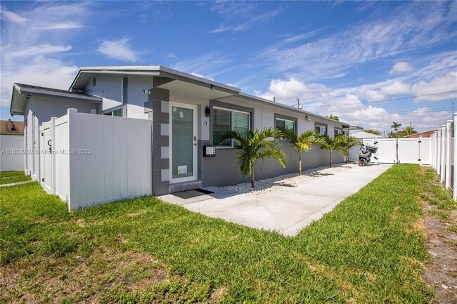 608 NW 4th Ave in Hallandale Beach, FL - Building Photo - Building Photo