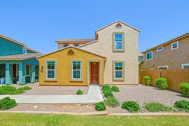 property at 4107 E Oakland St