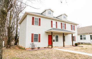 831 W Walnut St, Unit 104 in Springfield, MO - Building Photo