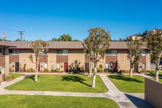 Countryside Townhomes Apartments in Orange, CA - Building Photo - Building Photo