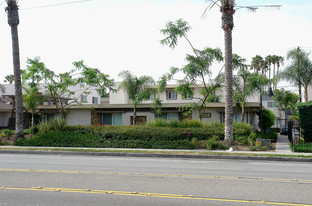 1318 W Cerritos Ave Apartments