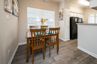 CityParc in Lafayette, LA - Building Photo - Interior Photo