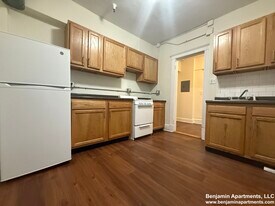 1860 Commonwealth Ave, Unit 4 in Boston, MA - Building Photo