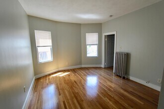 109 Pleasant St, Unit 4 in Boston, MA - Building Photo - Building Photo