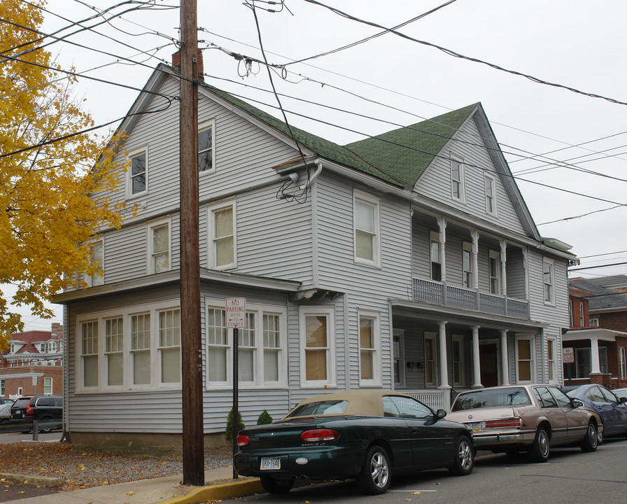 231 Jefferson St in Bloomsburg, PA - Building Photo