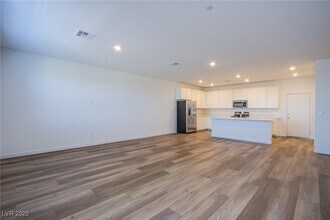 252 Walsh Peak Ave in Henderson, NV - Building Photo - Building Photo