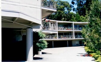90 Bayo Vista Way in San Rafael, CA - Building Photo