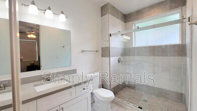 1711 Sycamore St in Commerce, TX - Foto de edificio - Building Photo