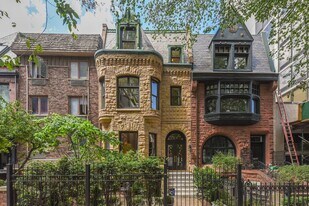 32 E Bellevue Plz in Chicago, IL - Building Photo