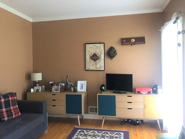 property at 4 Woodsview Dr