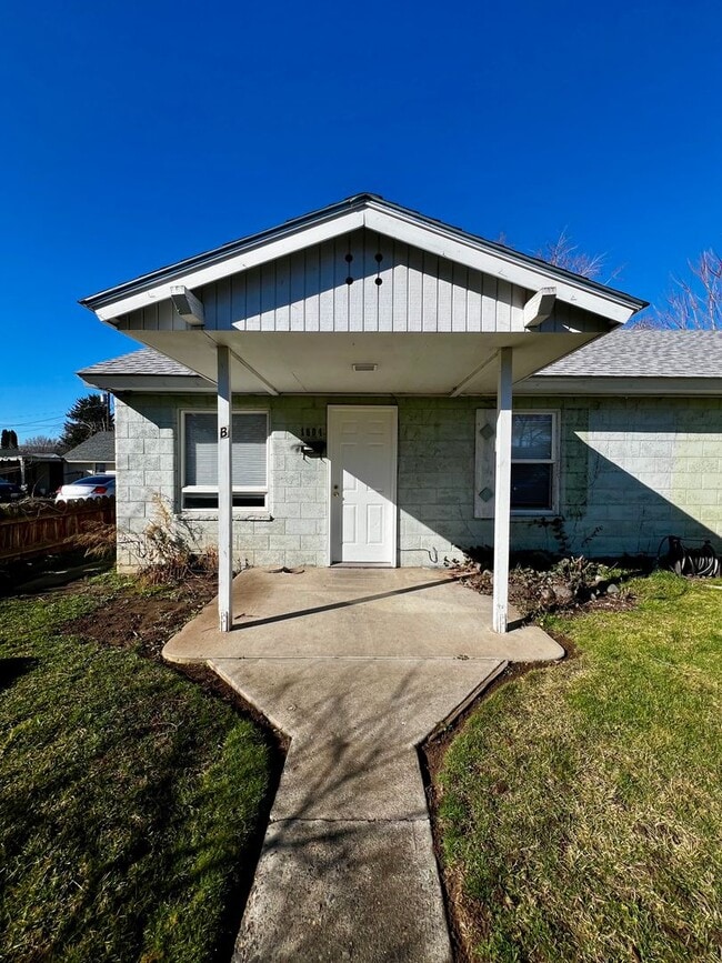 property at 1604 S 5th Ave