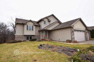 13747 214th Ave NW in Elk River, MN - Building Photo