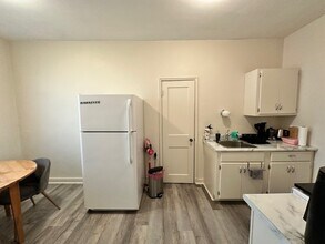 118 S Dubuque St, Unit 1 in Iowa City, IA - Building Photo - Building Photo