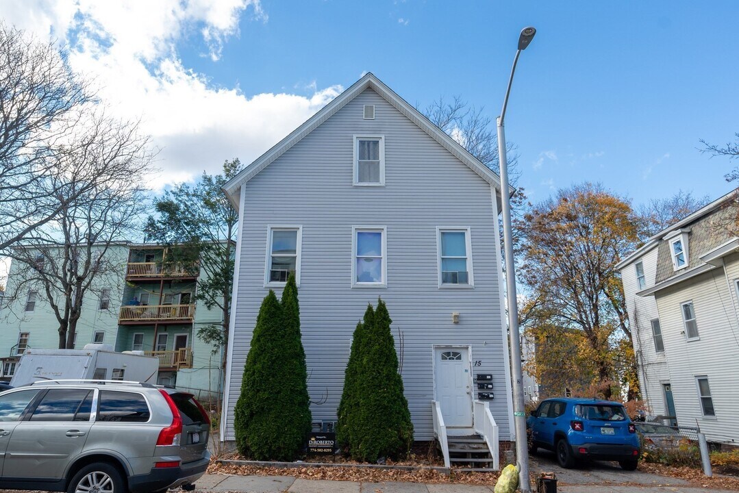 15 Wachusett St, Unit 3 in Worcester, MA - Building Photo