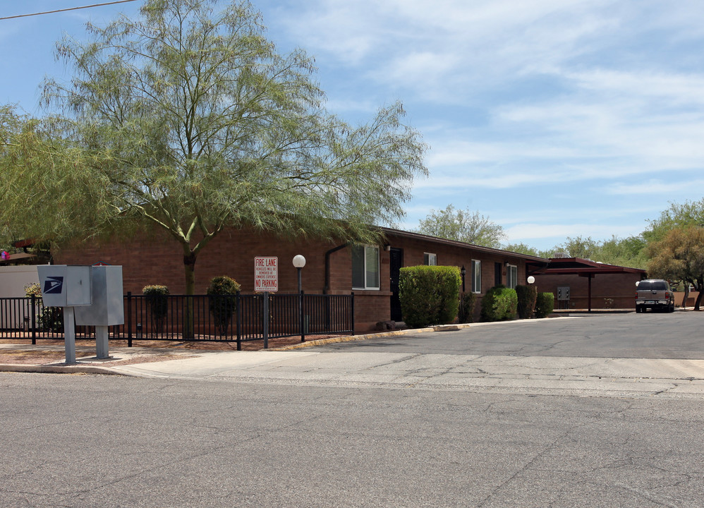 3740 E Presidio Rd in Tucson, AZ - Foto de edificio