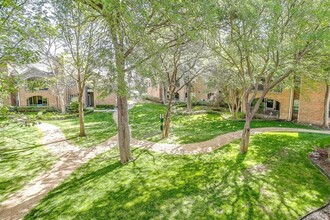 River Park Place in Fort Worth, TX - Building Photo - Building Photo