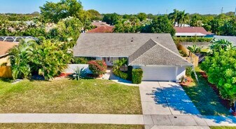 17768 Maplewood Dr in Boca Raton, FL - Building Photo