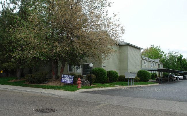 102 - Raymond in Boise, ID - Foto de edificio - Building Photo