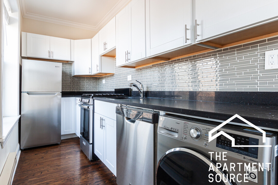 923 W Waveland Ave, Unit 3B in Chicago, IL - Building Photo