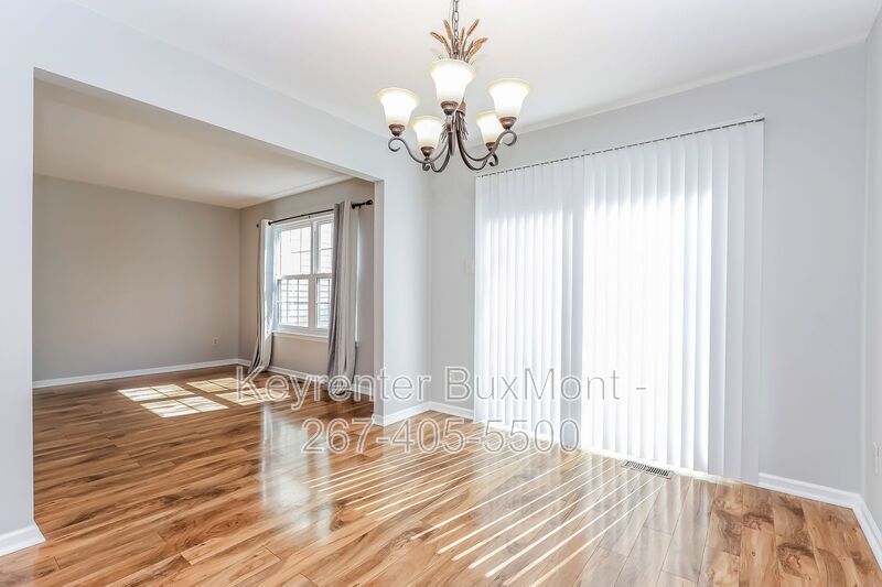 15 York St in Newtown, PA - Building Photo