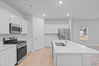 15008 Greenleaf Dr in Athens, AL - Building Photo - Building Photo