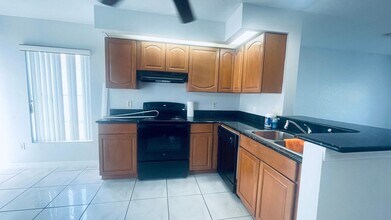 202 Coral Reef Cir in Kissimmee, FL - Building Photo - Building Photo