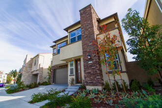 707 Pelion in Lake Forest, CA - Foto de edificio - Building Photo