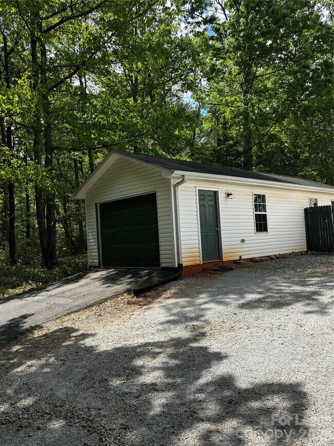 5906 E North Carolina 150 Hwy in Maiden, NC - Building Photo - Building Photo